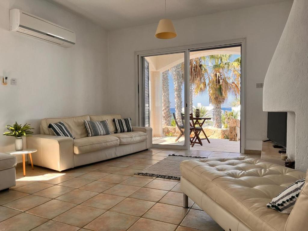 Sky Villa Пафос Екстериор снимка